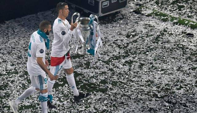 FOTO 1 | Cristiano Ronaldo y Karim Benzema (59)
La pareja perfecta. Benzema y Cristiano se complementaban a la perfección en el terreno de juego. Francés y portugués se retroalimentaban con goles y asistencias. Partiendo desde la bando o por el centro, Benzema se encargaba de asistir y generar espacios para la entrada de 'CR7'. Hasta en 59 veces ambos marcaron gol en un mismo partido.