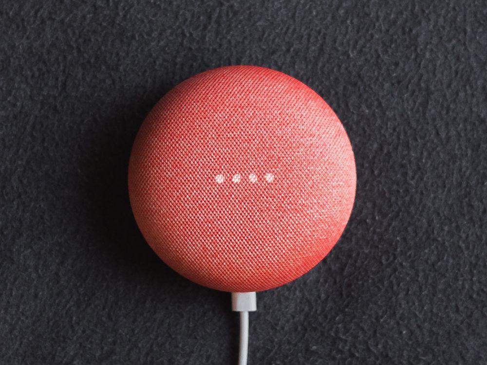 Google y otras compañías como Amazon.com Inc. utilizan transcripciones humanas para verificar sus traductores automáticos y hacerlos más inteligentes.