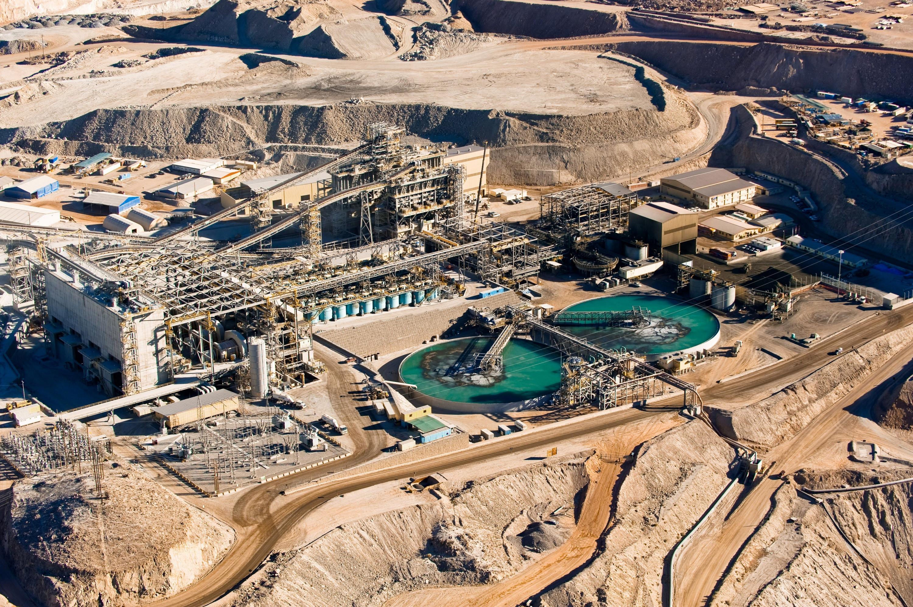 En el tercer trimestre, las ventas consolidadas de la compañía fueron de 795 millones de libras de cobre y 243,000 onzas de oro. En julio, Freeport dijo que esperaba vender 830 millones de libras de cobre y 230,000 onzas de oro en el tercer trimestre.