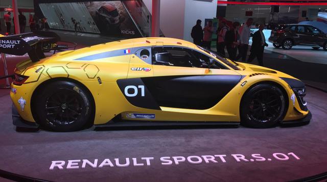 Renault de competencia en exhibición en el salón del automóvil de Sao Paulo. (Foto: Ricardo Montero).