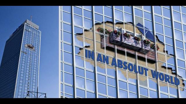Absolut. La marca de vodkas desarrolló su campaña &quot;In an Absolut World&quot; en los edificios de Berlín. Agencia: TBWA.