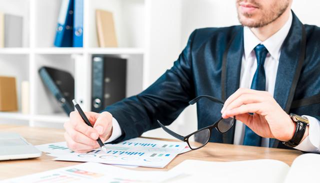 FOTO 5 | 5. Sé conciso. Conforme las pantallas se vuelven más pequeñas, tenemos que decir más cosas con pocas palabras. Desarrolla la habilidad de llegar al punto rápidamente. Encuentra formas de quitarle a tu mensaje cosas sin importancia y observa si obtienes mejores resultados. (Foto: Freepik)