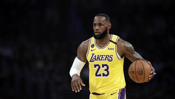 Al asegurar su permanencia con los Lakers, James silencia los rumores sobre una posible salida como agente libre o en un canje. (Foto: Marcio José Sánchez | AP)