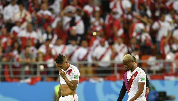 Paolo Guerrero comenzó el Perú vs Dinamarca desde el banquillo. (Foto: AP)