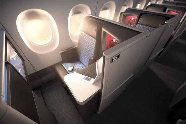 Delta Air Lines: En agosto, Delta anunció que crearía la primera clase ejecutiva exclusivamente con suites en todo el sector, lo cual significa que cada asiento estará totalmente cerrado por una puerta. Los asientos aparecerán a bordo de los 25 próximos a