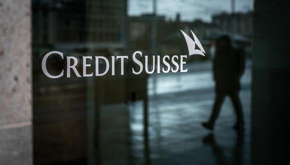 Un cartel del banco Credit Suisse, el 24 de marzo de 2023. (Foto de Fabrice COFFRINI / AFP)