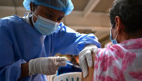 Gremios médicos afirman que han fallecido 44 médicos, a pesar de que han sido vacunados con las dos dosis de Sinopharm. Foto: archivo GEC