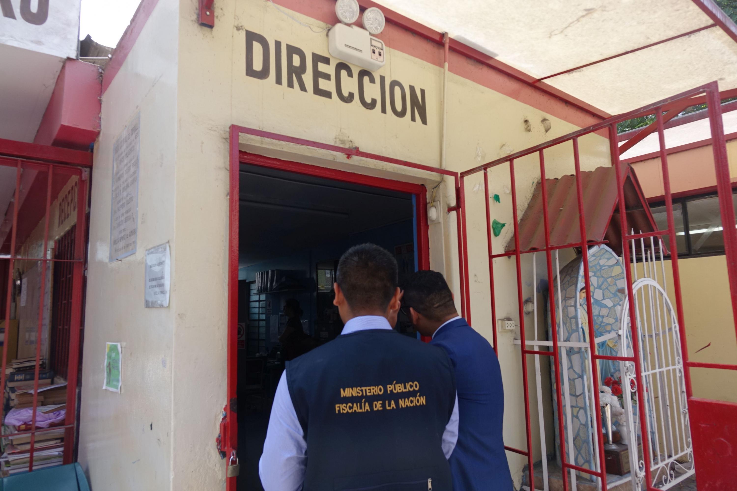 Personal de la Primera Fiscalía Especializada en Delitos de Corrupción de Funcionarios ingresó al colegio denunciado para recabar documentación relevante. (Foto: Difusión)