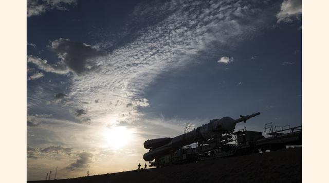 La nave Soyuz llevará esta semana a los tres nuevos tripulantes de la Estación Espacial Internacional, conocida como ISS por sus siglas en inglés. (Foto: AP)