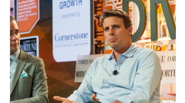 Michael Dubin le hizo competencia a Gillette. El cofundador de Dollar Shave Club Michael Dubin inició su compañía en su apartamento en 2012. Creó un vídeo viral para la marca con US$ 4.500  que rompió récord de reproducciones. Una vez el vídeo se volvió v