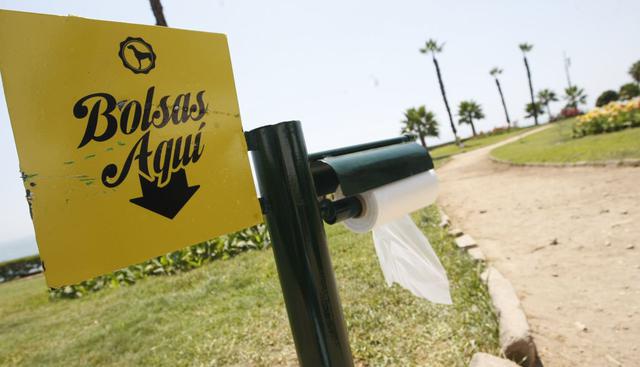 FOTO 7 | Medio ambiente. Según la Comisión Europea, emitir 12,000 facturas al año, equivale a salvar 57.6 árboles, 180,000 litros de agua y se evite emitir 14.4 toneladas de CO2, y 1,872 kg de residuos sólidos.  (Foto: GEC)