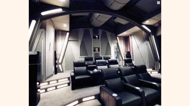 Doug Chiang y  Dillon Works fueron los encargados de la construcción del cine privado, el cual fue completada en el 2007. (Foto: Mega Ricos)