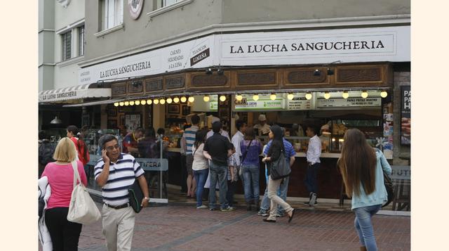 "Todos los días preparan sus sándwiches de uno en uno con salsas y carnes marinadas de sabor peruano", dijo Gastón Acurio sobre La Lucha Sanguchería.