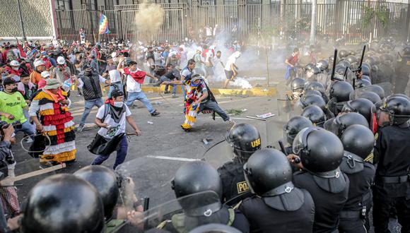 Marchas en Lima, bloqueos y protestas en regiones como parte del paro nacional indefinido continúan hoy, 7 de febrero. (Foto de Antonio Melgarejo / EFE)