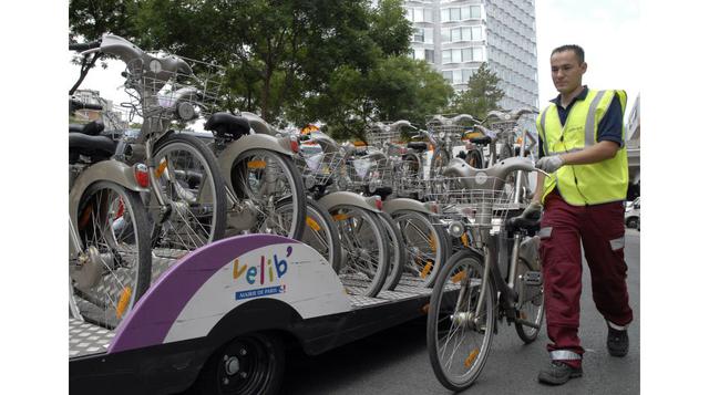 En París existe desde el 2007 un sistema de arriendo de bicicletas denominado Velib, que proviene de la contracción de las palabras Vélo (bici) y Liberté (libertad). (Foto: Bloomberg)
