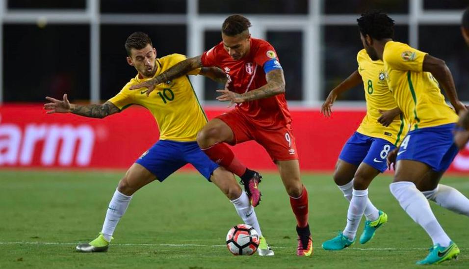 FOTO 4 | 4.- 7-0, la mayor goleada. Hasta en dos ocasiones Brasil ha marcado siete goles a Perú en la Copa América. La primera en 1949 cuando goleó por 7-1 y la segunda en las semifinales de 1997 cuando fulminó a su rival con un 7-0, la mayor goleada de los precedentes entre ambas selecciones. (Foto: AFP)
