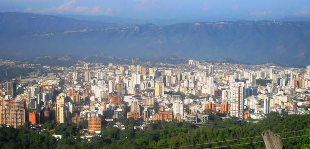 El puesto 6 lo ocupa la ciudad Bucaramanga de Colombia, declarada según el Banco Mundial como la ciudad más próspera de América Latina y ejemplo para el mundo, sin embargo es una de las seis peores ciudades para conducir.