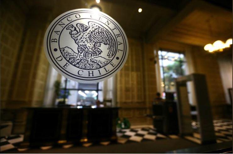 El emisor ya había ofrecido hace dos semanas un programa de inyección de dólares a través de licitaciones de compra de swap a 30 y 90 días, que no logró calmar los ánimos en el mercado. (Foto: Reuters)