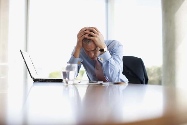 FOTO 3 | Dentro de lo posible, lo ideal es que, cuando tengas un descanso en el trabajo y salgas a tomar un café con los compañeros dejéis los temas laborales aparcados dentro de la oficina.
