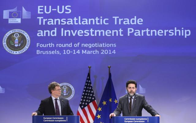 Acuerdo de Libre Comercio Transatlántico entre la UE y Estados Unidos (TTIP): está en el limbo. Las negociaciones para abolir las barreras aduaneras y normativas fueron lanzadas en 2013 pero chocaron con el creciente rechazo de la sociedad civil y de algu