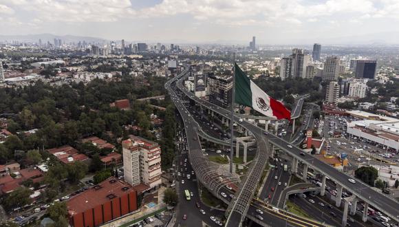 La monumental bandera mexicana de San Jerónimo Lídice en el sur de la Ciudad de México, México, el jueves 22 de septiembre de 2022.
