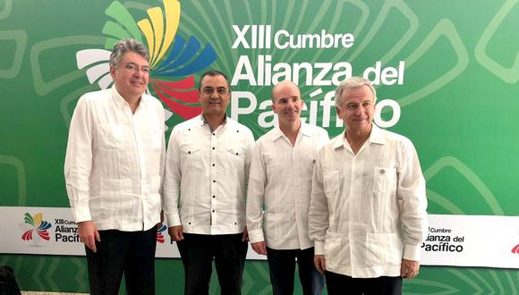 El ministro Carlos Oliva, junto a sus homólogos de los países miembros de la Alianza del Pacífico, se reunió también con los ministros de Relaciones Exteriores y Comercio del bloque. (Foto: Difusión)