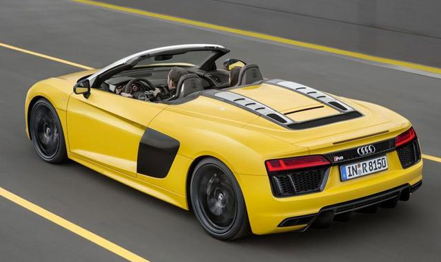 El vehículo funciona sin problemas en carreteras y escenarios urbanos, aunque la suspensión ajustada nos cansó un poco tras algunas horas a velocidad crucero, y los asientos bien rectos, combinados con el poco espacio para las piernas, obligaron a mi amig