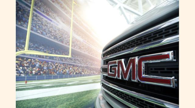 GMC prepara a sus vehículos para la exhibición en Los Angeles. (Foto: Reuters)