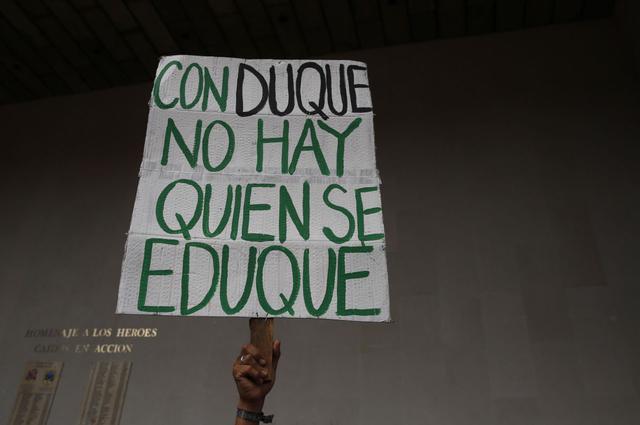 Cali, capital del Valle del Cauca, es el foco de la jornada nacional de protesta de este jueves ya que vándalos encapuchados aprovecharon la movilización popular para destruir semáforos, cámaras de seguridad y otros bienes en distintos puntos de la ciudad. (Foto: EFE)