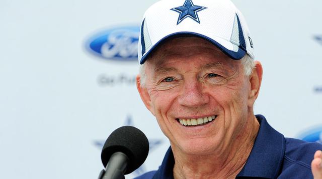 4. Jerry Jones, US$ 5,000 millones. Los vaqueros vienen de Texas, y su líder es Jerral Wayne Jones Sr. El empresario americano es dueño, presidente y CEO de los Dallas Cowboys desde 1989.