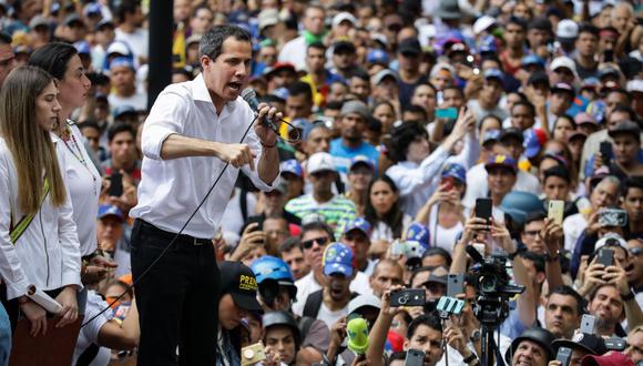 El jefe del Parlamento, Juan Guaidó, se une a los opositores del régimen de Nicolás Maduro en las marchas de este sábado en Caracas. (Foto: EFE)