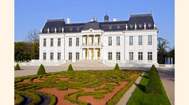 5. Chateau Louis XIV, Paris. Precio: US$ 310 millones. La increíble mansión parisina Chateau Louis XIV fue adquirida por un adinerado comprador anónimo del Medio Oriente.  La venta récord en sí fue negociada por la firma de bienes raíces de lujo Christie’