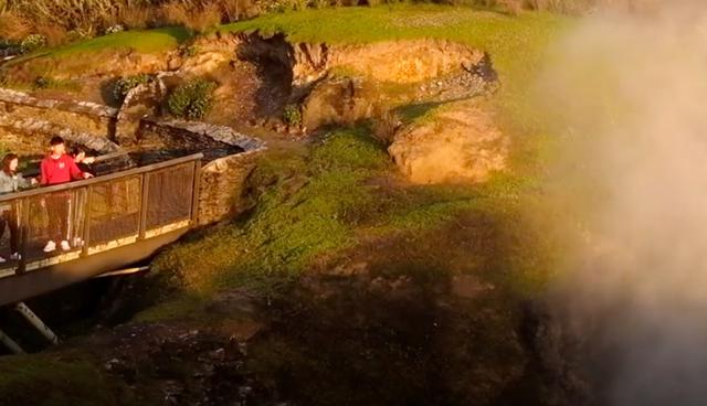 FOTO 17 | 17. Paparoa (Nueva Zelanda). Los entusiastas de las actividades al aire libre pueden ir a Nueva Zelanda a partir de octubre para recorrer el primer sendero nuevo estilo Great Walk —designados por el gobierno como grandes caminatas con paisajes inigualables— en abrir en más de veinticinco años. A lo largo del río Pororari, en la costa oeste de la isla Sur, el nuevo Sendero Paparoa serpentea por el Parque Nacional de Paparoa, una reserva que había sido en buena parte inaccesible hasta ahora. (Foto: NYTimes)