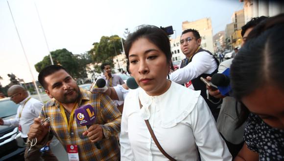 La congresista de Perú Democrático denunció que le impedían tomar el vuelo para trasladarse a Lima.  Foto: Jorge Cerdán /GEC
