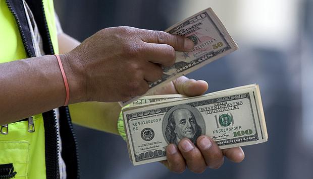 El dólar se vende a S/ 3.372 en el mercado informal o casas de cambio. (Foto: GEC)