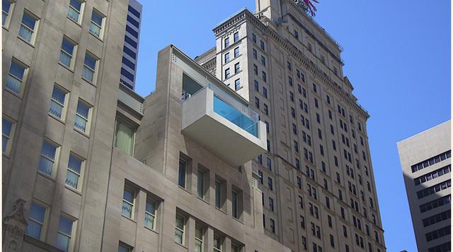 The Joule, Dallas. Esta piscina de 12 metros de longitud, sobresale de la fachada del hotel a 10 pisos sobre la calle. (Foto: Forbes)