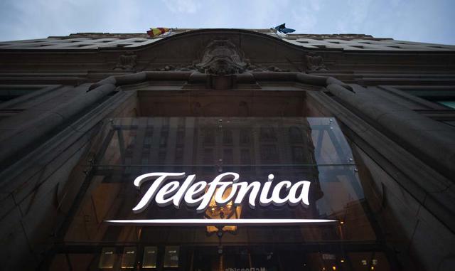 9. Telecomunicaciones españolas: La empresa española Telefónica dijo que había sido atacada. El jefe de seguridad cibernética de Telefónica, Chema Alonso, un exhacker, dijo que el equipo infectado estaba "bajo control y reinstalado".