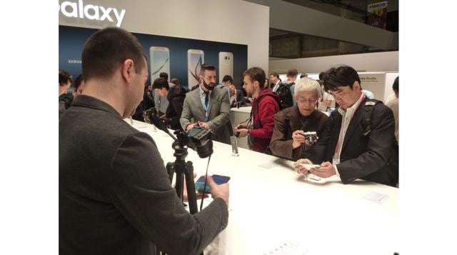 Samsung no descuidó ningún detalle, presentó los accesorios con lo que se podrán lucir los smartphone Galaxy 6. (Fotos: Javier Parker)