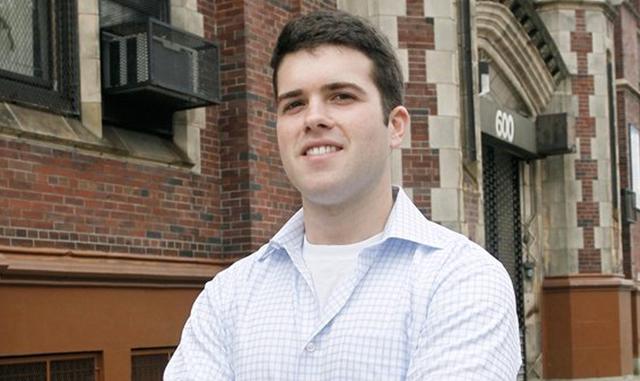 FOTO 14 | 14. Sean Belnick

En 2001, Sean Belnick fundó BizChair.com, una de las primeras tiendas en línea de venta de muebles de oficina. Para 2005, la compañía reportaba ventas de 13.6 millones de dólares y sigue siendo redituable hasta nuestros días.