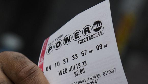 La lotería Powerball continúa sorteando millones de dólares entre los que compren sus boletos (Foto: AFP)