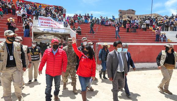 La Premier Mirtha Vásquez viajó ayer a Ayacucho y llegó a acuerdos con las comunidades.