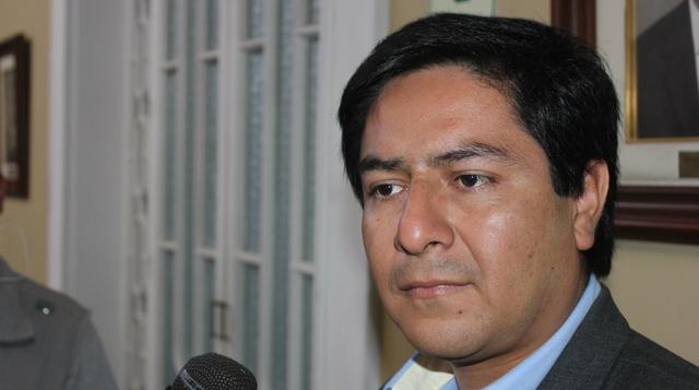 Fue el segundo en irse. El Minagri aceptó la renuncia del viceministro Juan Carlos Gonzales Hidalgo (nombrado el 30 de julio del 2016) en medio de la polémica. Como en la otra cartera del Minagri, la Fiscalía Especializada en delitos de corrupción de func