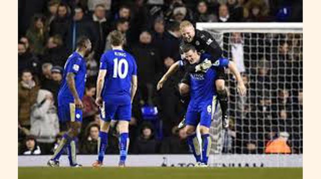 Leicester (3): Robert Huth, N’Golo Kanté, Marcin Wasilewski. Norwich (3) Martin Olsson, Ivo Pinto, Vadis Odjidja-Ofoe.