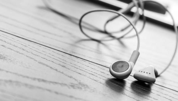 Escuchar música en el trabajo aumenta la productividad. (Foto: Shutterstock)