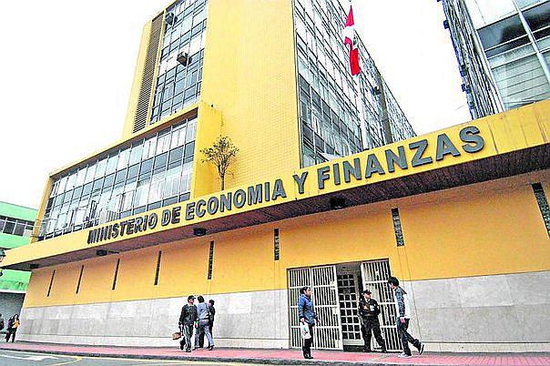 La nueva trayectoria fiscal, implica que se mantenga un déficit por encima del 1% hasta el 2024.