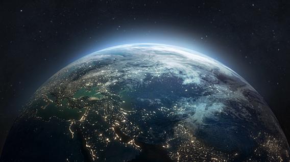 Ante el enfriamiento económico, muchos bancos centrales decidieron reducir sus tasas y ello produjo que el acceso a crédito en el sistema financiero sea más barato. Ello facilitó, a su vez, que las familias y las empresas tuvieran más dinero para gastar e invertir, impulsando el crecimiento económico.