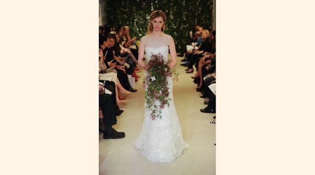 La romántica novia de Carolina Herrera, entre tules, sedas y encajes