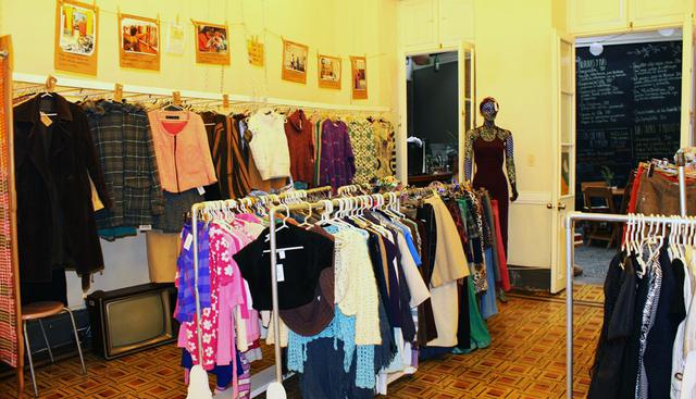 FOTO 5 | 5. Las Traperas. Según estadísticas de la empresa, las mujeres tienen entre 30% a 70% del closet de ropa en desuso o poco uso. Por ello, el proyecto Las Traperas facilita la re-circulación y venta de prendas de segundo uso en perfecto estado, contribuyendo de forma indirecta con la reducción del gas de efecto invernadero y el cambio climático.