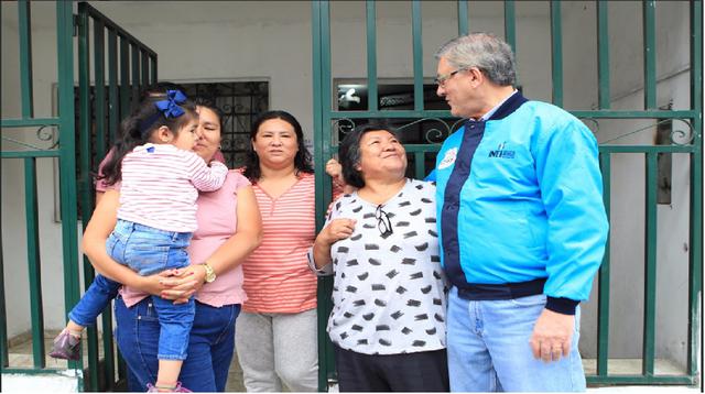 Foto 1 | El ministro de Trabajo, Alfonso Grados, le tocó censar a los vecinos del jirón Río Branco en el distrito de San Martín de Porres. (Foto: @MTPE_Peru)