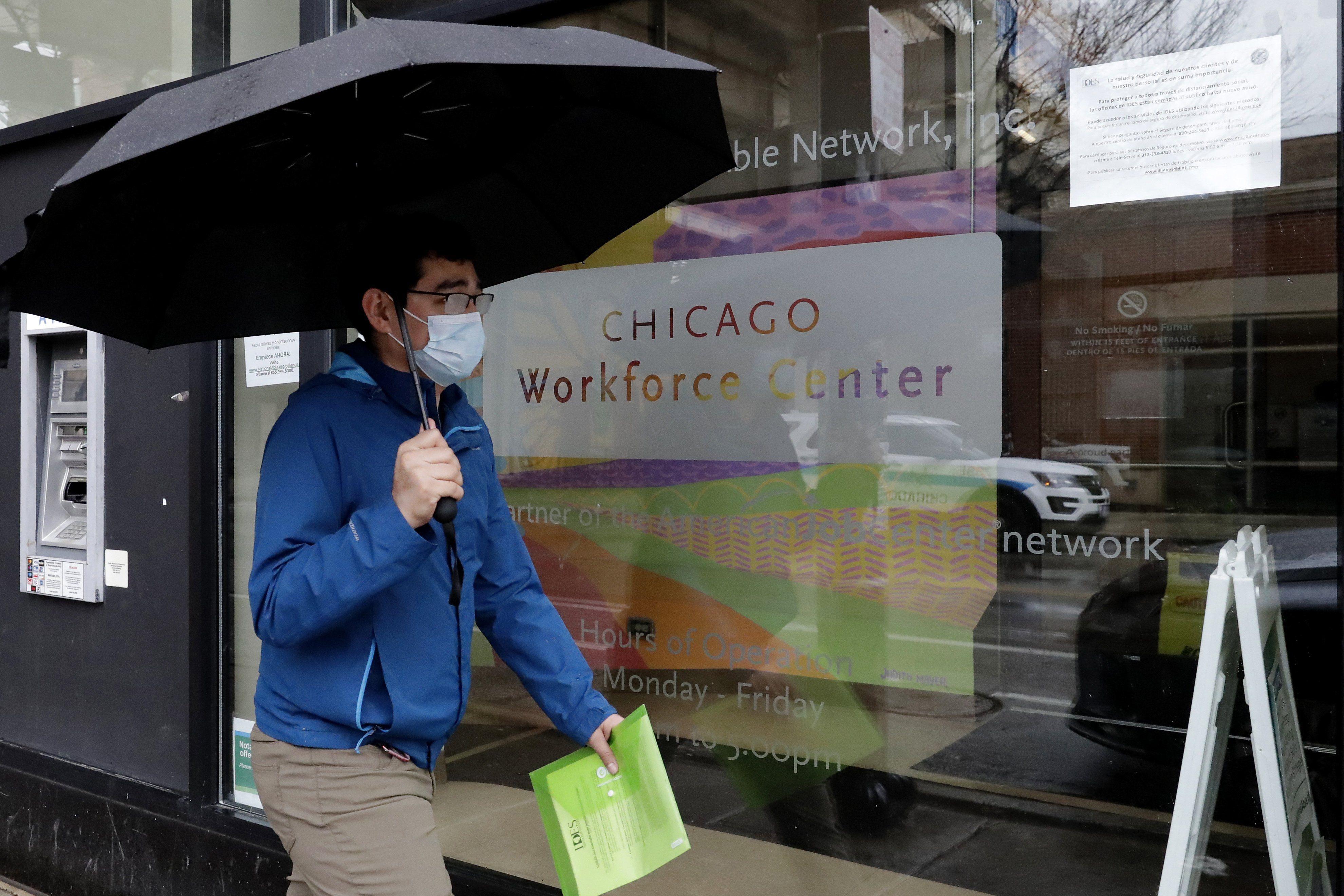 Muchas de las personas que recientemente perdieron sus empleos no aparecerán en los registros tradicionales de Estados Unidos, que cuenta solo a quienes se quedaron sin trabajo y están activamente buscando uno. (Foto: AP)